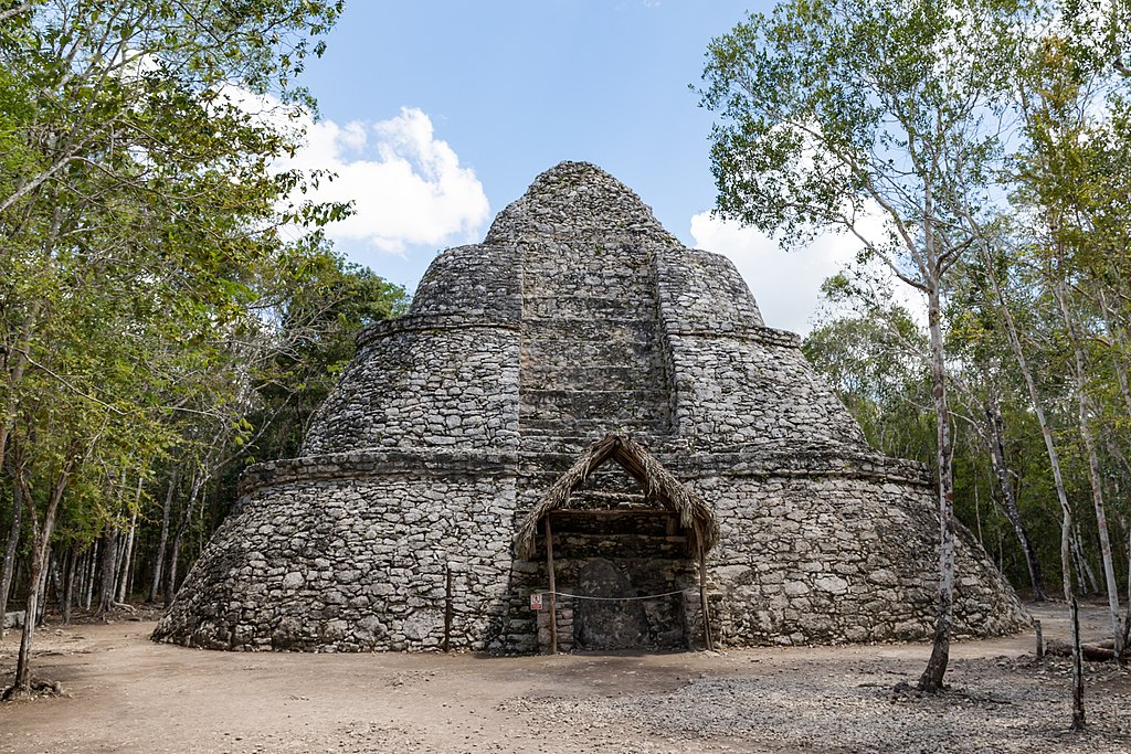 The Maya Train and the ruins