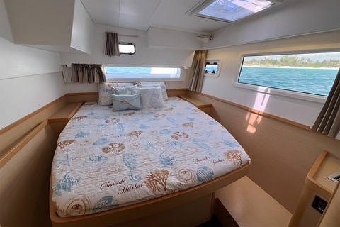 42 lagoon catamaran bedroom