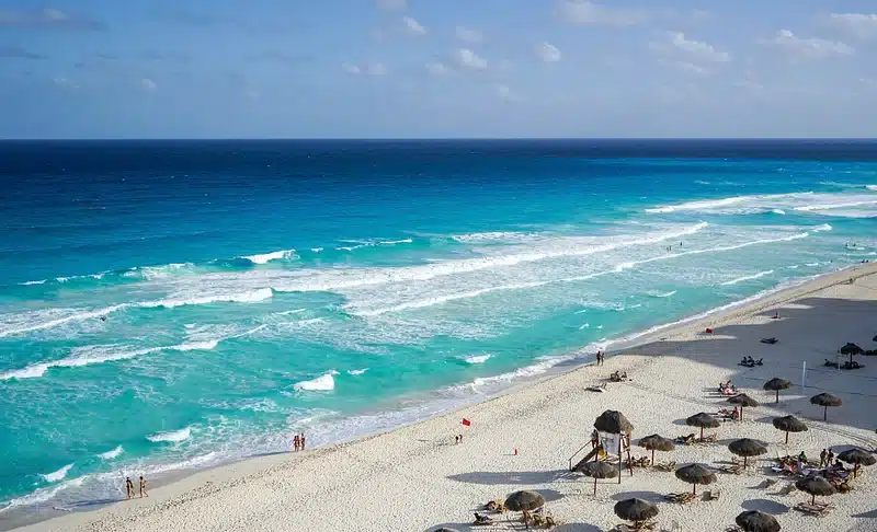 Public and private beaches in Cancun