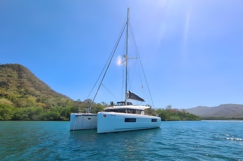 36 pdq catamaran side view