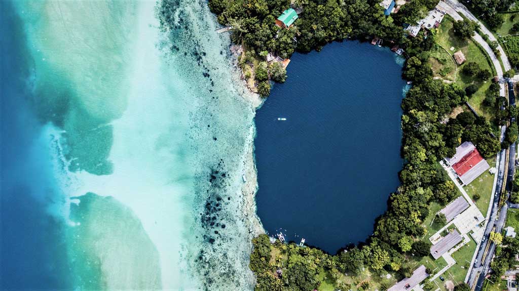 Cenote Negro in Bacalar